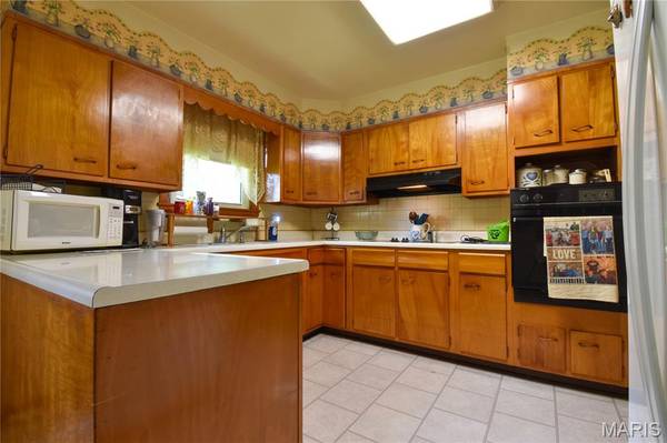 411 S Walnut ST, Mount Olive, IL 62069