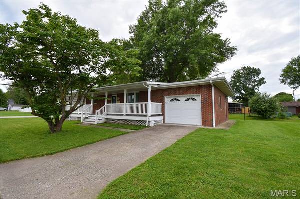 411 S Walnut ST, Mount Olive, IL 62069