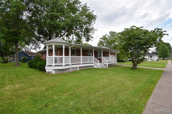 411 S Walnut ST, Mount Olive, IL 62069