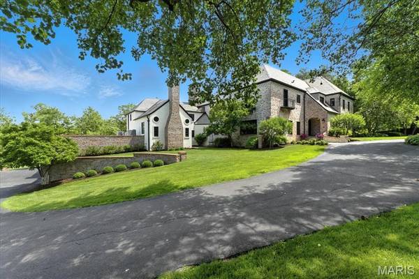 32 Woodoaks TRL, Ladue, MO 63124