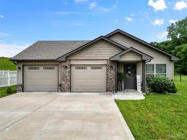 740 Lake Cottage CT, Villa Ridge, MO 63089