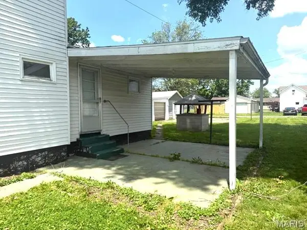 929 N 5th ST, Breese, IL 62230