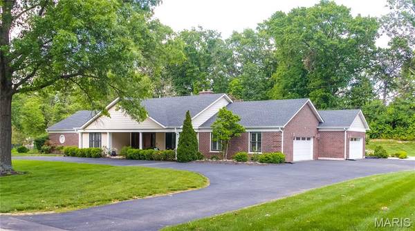 74 E Ladue Estates DR, Creve Coeur, MO 63141