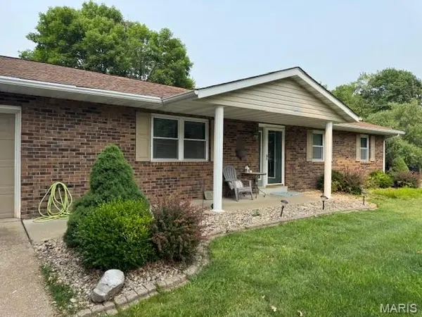 707 Pine Tree LN, Freeburg, IL 62243