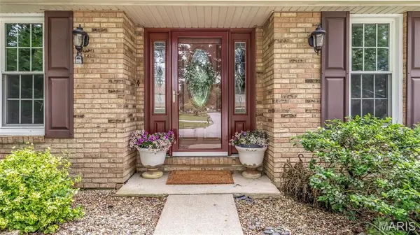 105 Spring Brook DR, Glen Carbon, IL 62034