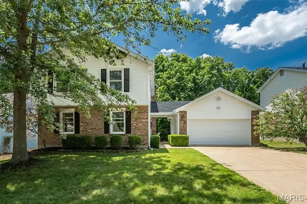 3644 Cinnamon Tree LN, Oakville, MO 63129