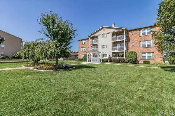 166 Samarra Estates DR #H, Fenton, MO 63026