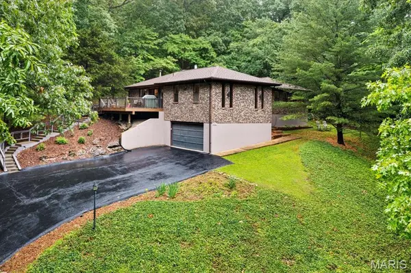 4860 Green Valley DR, High Ridge, MO 63049