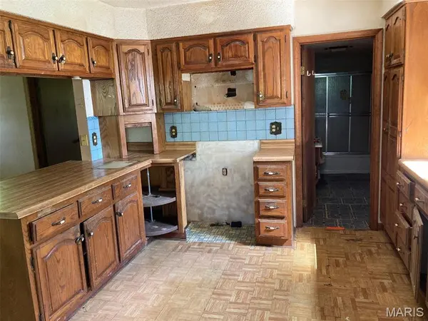 215 Market ST, Brookfield, MO 64628