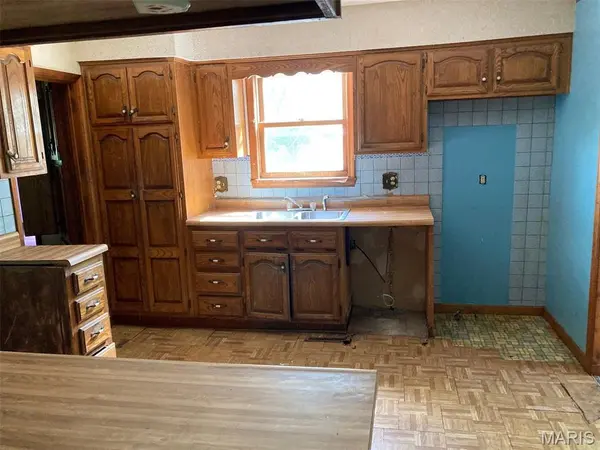 215 Market ST, Brookfield, MO 64628
