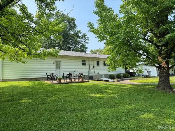 214 Hillcrest DR, Elsberry, MO 63343