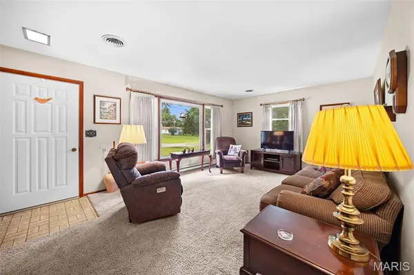 214 Hillcrest DR, Elsberry, MO 63343