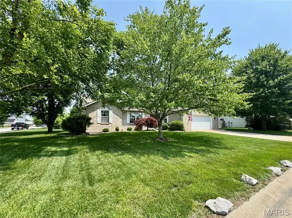 829 Clemson AVE, Fairview Heights, IL 62208
