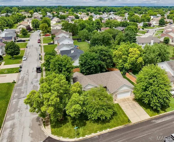829 Clemson AVE, Fairview Heights, IL 62208