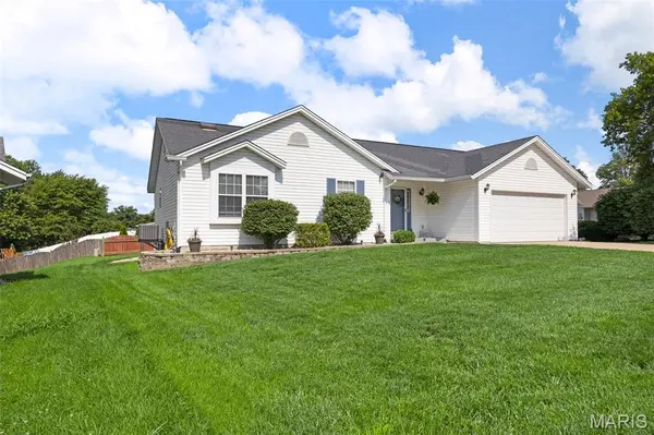1239 Claycrest DR, St Charles, MO 63304