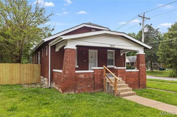 3800 Oakridge BLVD, Northwoods, MO 63121