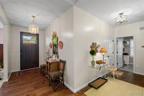 1325 Spring Snow DR, Frontenac, MO 63131