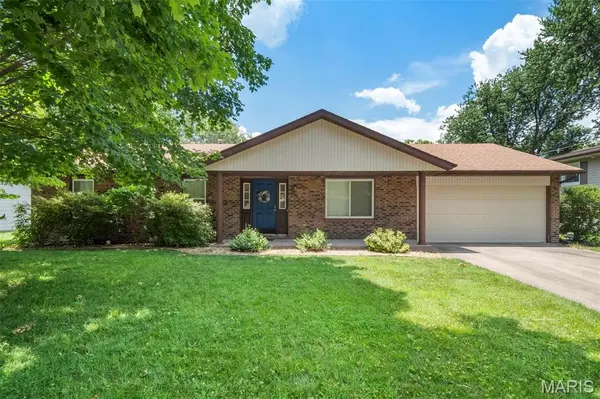 33 Village DR, Swansea, IL 62226