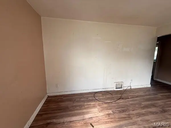 7446 Calvin AVE, Country Club Hills, MO 63136