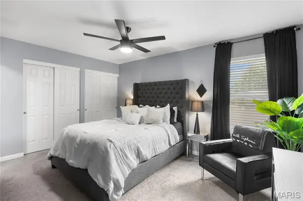 2741 Chapel View DR, Florissant, MO 63031
