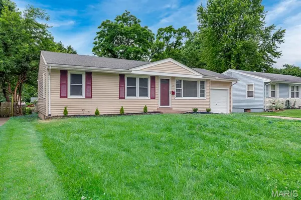 7 Norine CT, Florissant, MO 63031