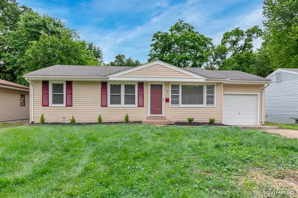 7 Norine CT, Florissant, MO 63031