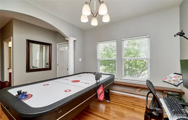 404 N Sarah ST, St Louis, MO 63108