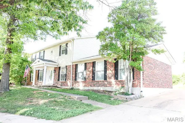 2270 Fairoyal DR, Des Peres, MO 63131