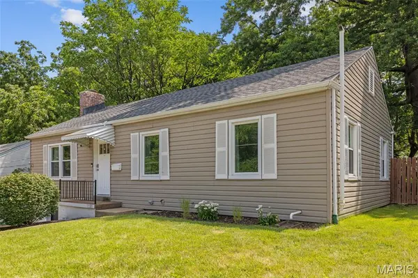 608 N Laclede Station RD, Webster Groves, MO 63119