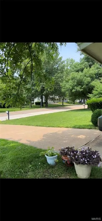 404 Spring Meadows DR, Manchester, MO 63011