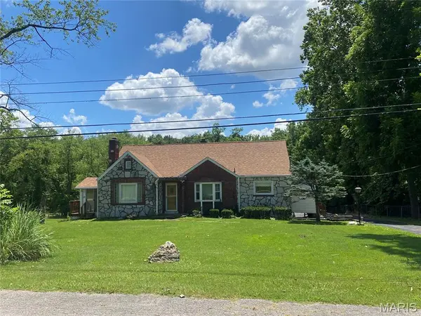 11244 Lindade DR, St Ann, MO 63074