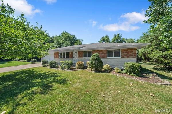 6 Ashgate CT, Fenton, MO 63026