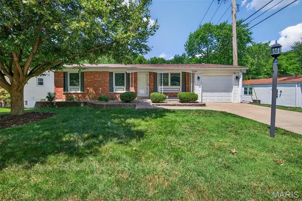 2255 Murray Forest DR,  Maryland Heights,  MO 63043