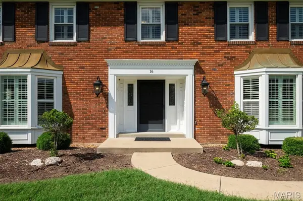 16 Balcon EST, Creve Coeur, MO 63141
