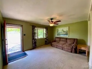 1709 Leafcrest DR, Hazelwood, MO 63042