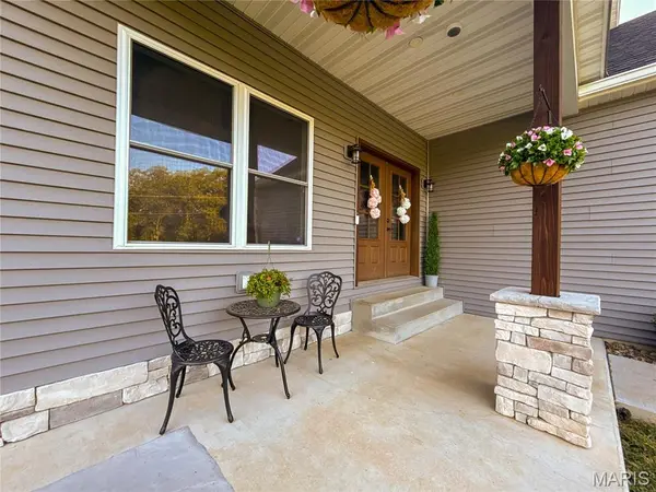 2020 Valley Creek DR, Owensville, MO 65066