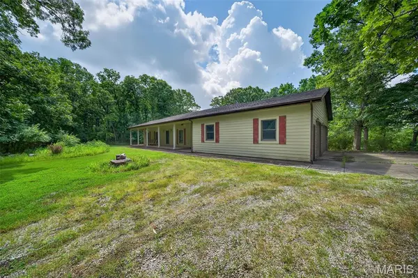 1074 Boone Woods TRL, Augusta, MO 63332