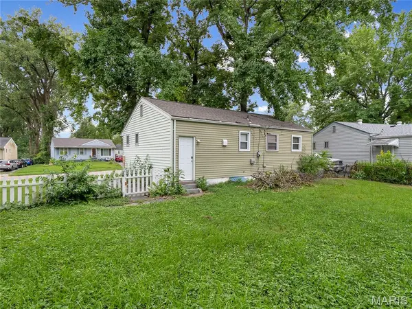 6824 Frostview LN, Berkeley, MO 63134