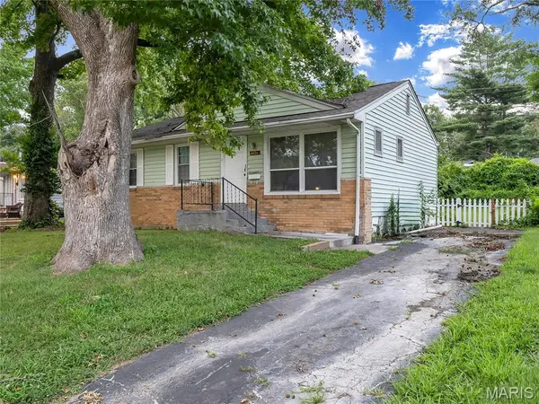 6824 Frostview LN, Berkeley, MO 63134