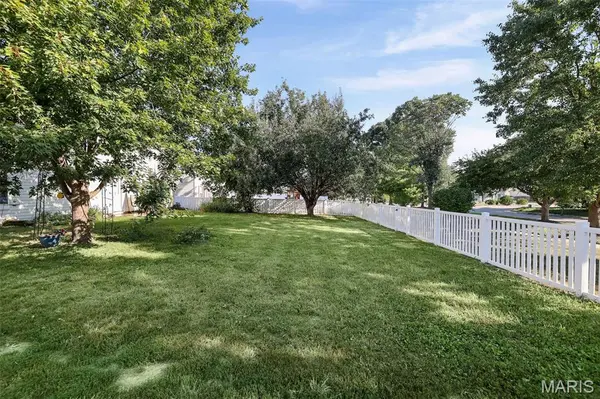 140 Falling Leaf WAY, Mascoutah, IL 62258