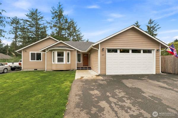 409 Snahapish AVE SE, Ocean Shores, WA 98569