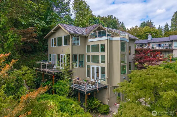 4290 Shoreclub DR, Mercer Island, WA 98040