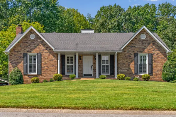 814 Burton Trl, Adams, TN 37010