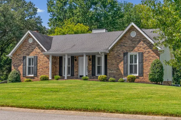 814 Burton Trl, Adams, TN 37010