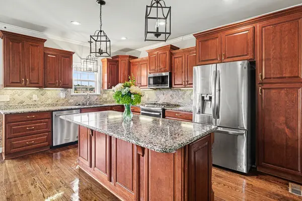 948 Goslin Branch Rd, Burns, TN 37029