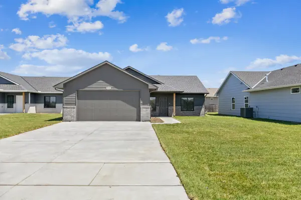 8992 E Forbes Cir., Bel Aire, KS 67226