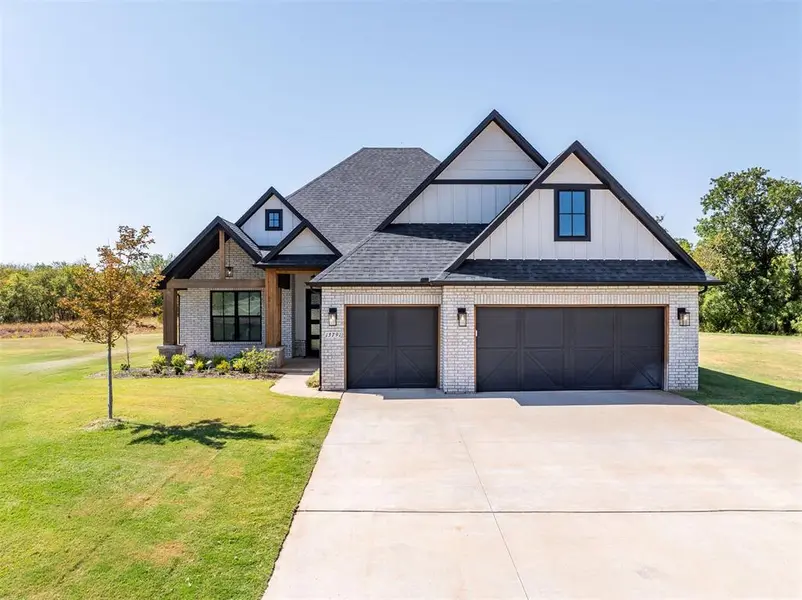 13791 Brook XING, Edmond, OK 73025