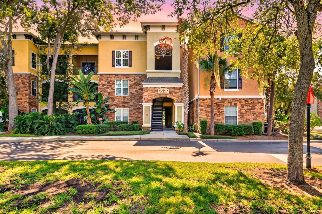 10103 COURTNEY OAKS CIR #302, Tampa