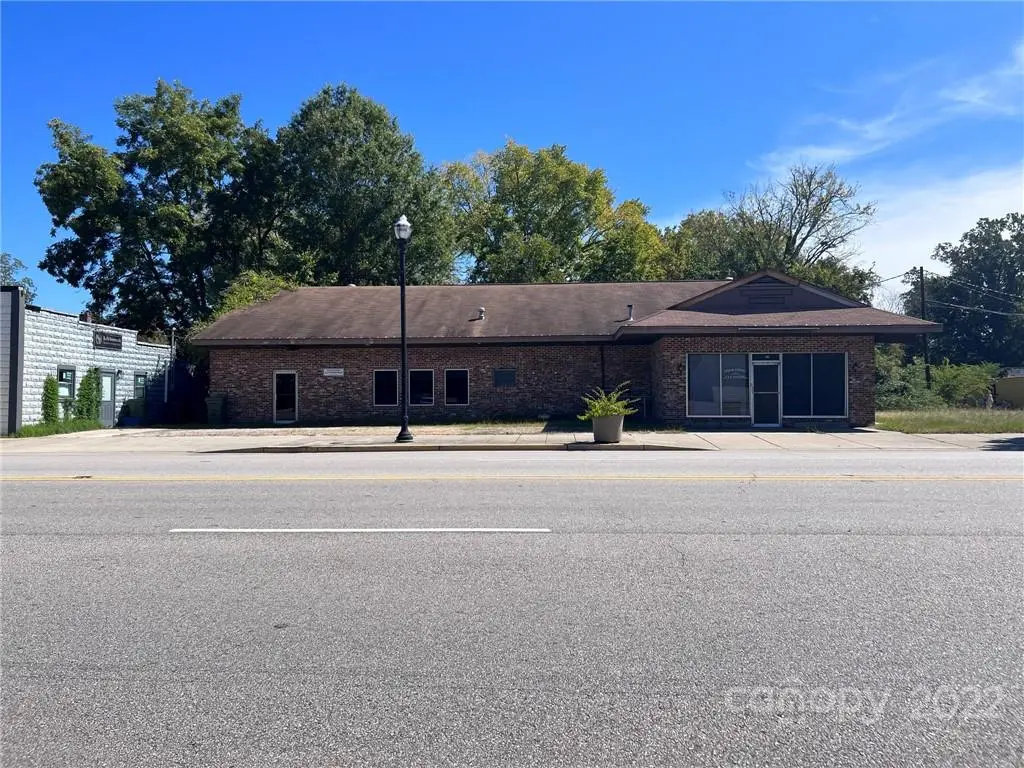 826 Broad ST, Camden, SC 29020