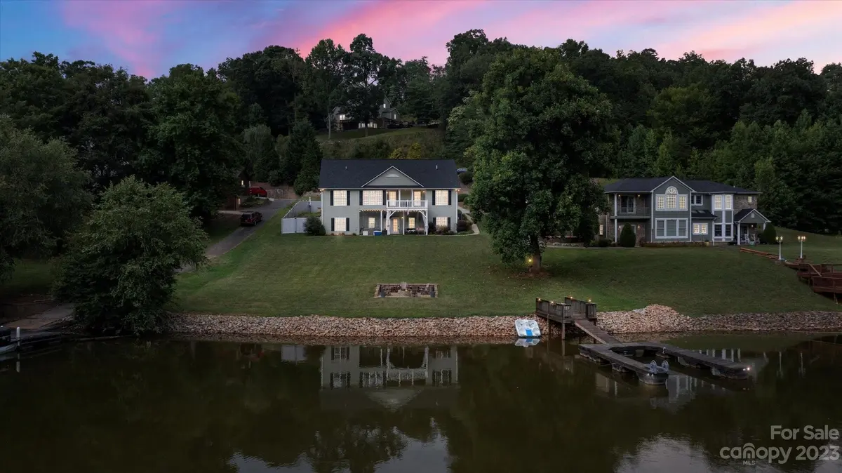 892 Plantation DR, Marion, NC 28752